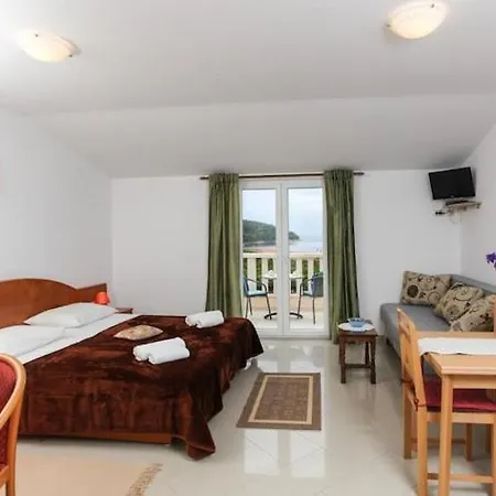 Ana With Balcony Apartamento *