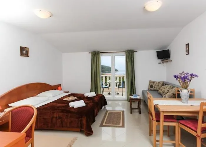 Ana With Balcony Apartamento *